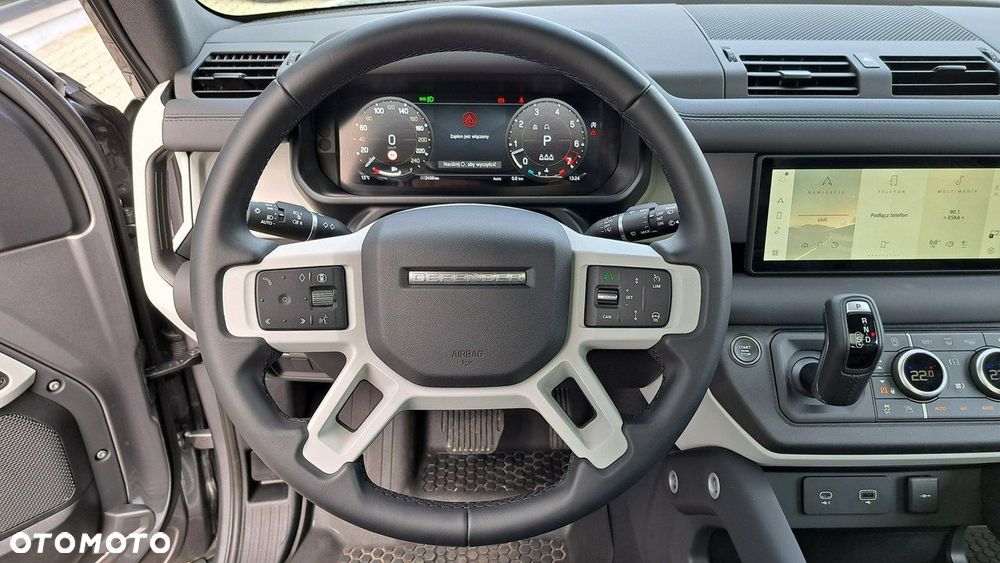 Land Rover Defender - 24