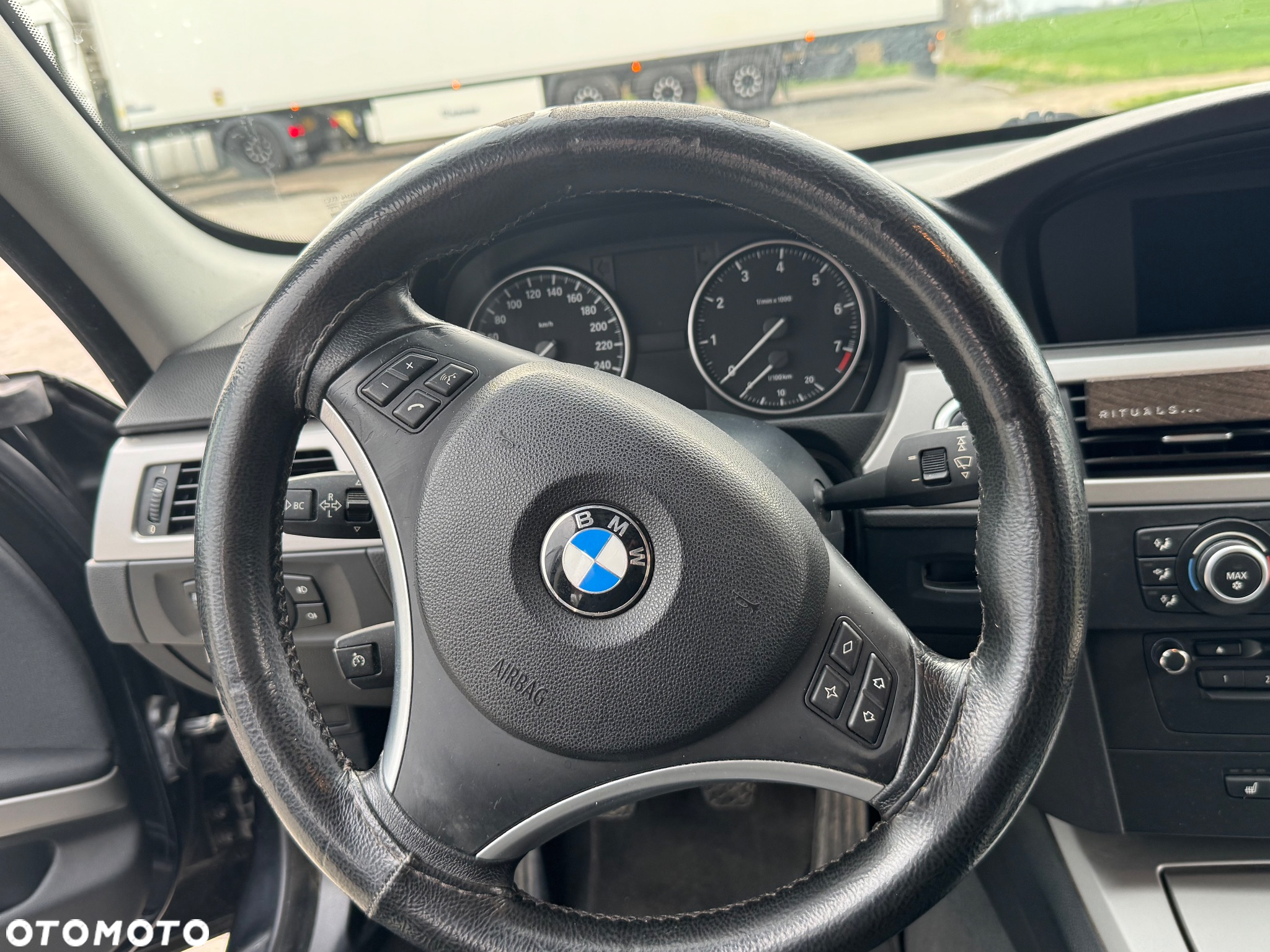 BMW Seria 3 320i - 23