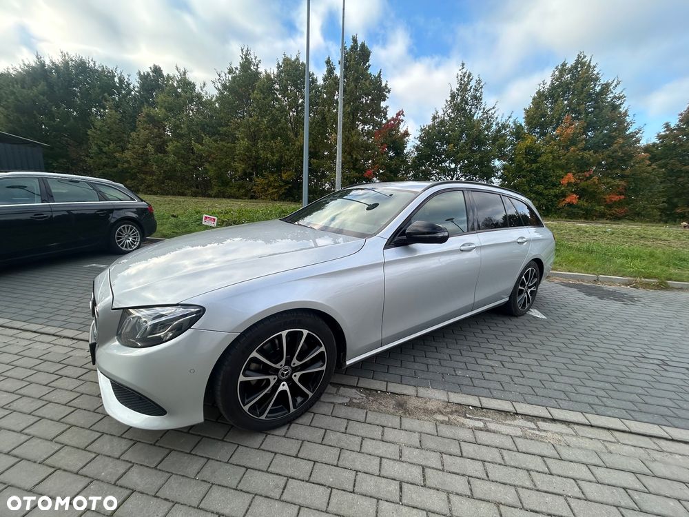 Mercedes-Benz Klasa E 220 d T 9G-TRONIC - 22