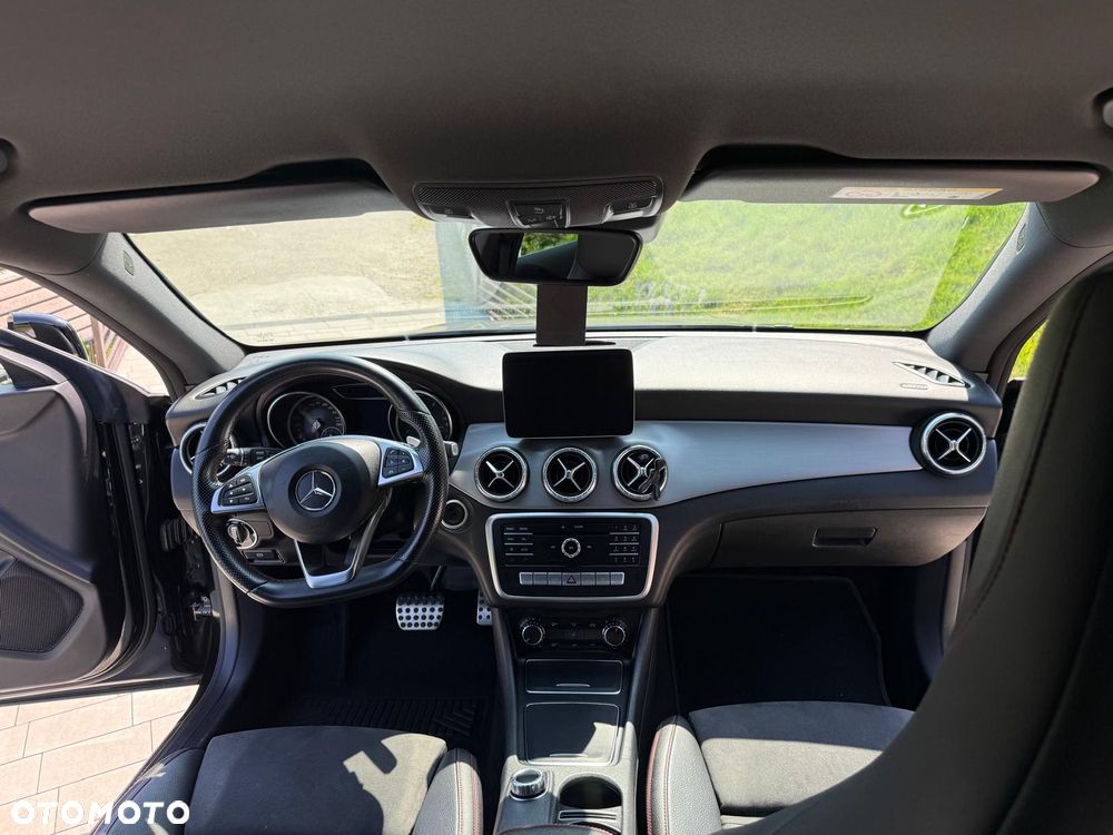 Mercedes-Benz CLA 180 7G-DCT AMG Line - 11
