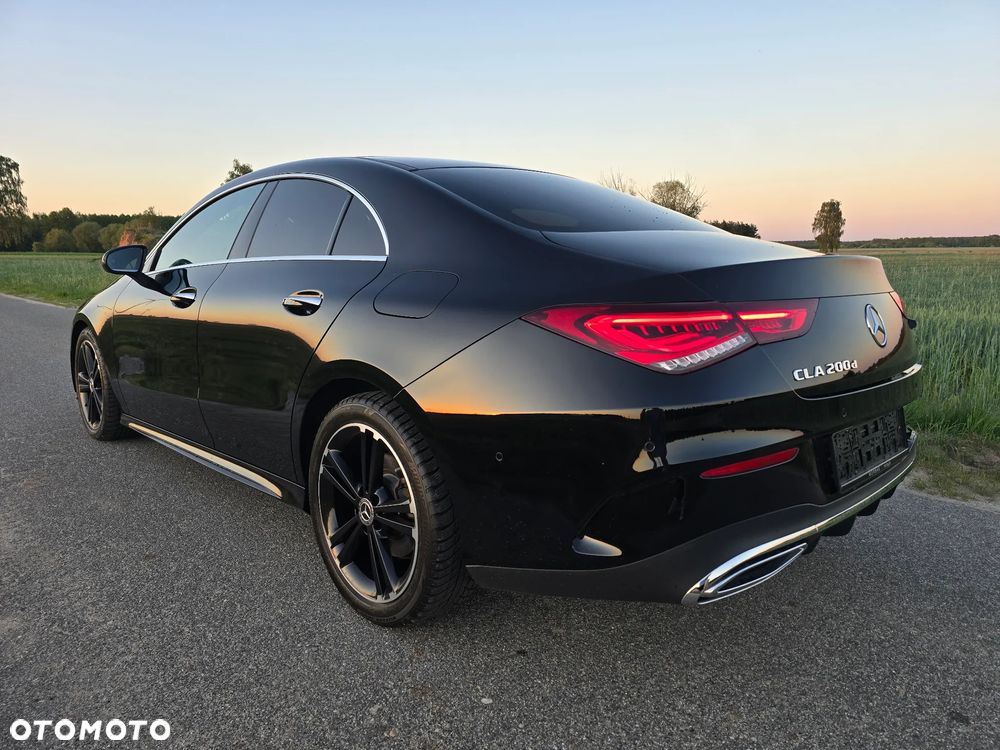 Mercedes-Benz CLA 200 d 8G-DCT AMG Line - 2