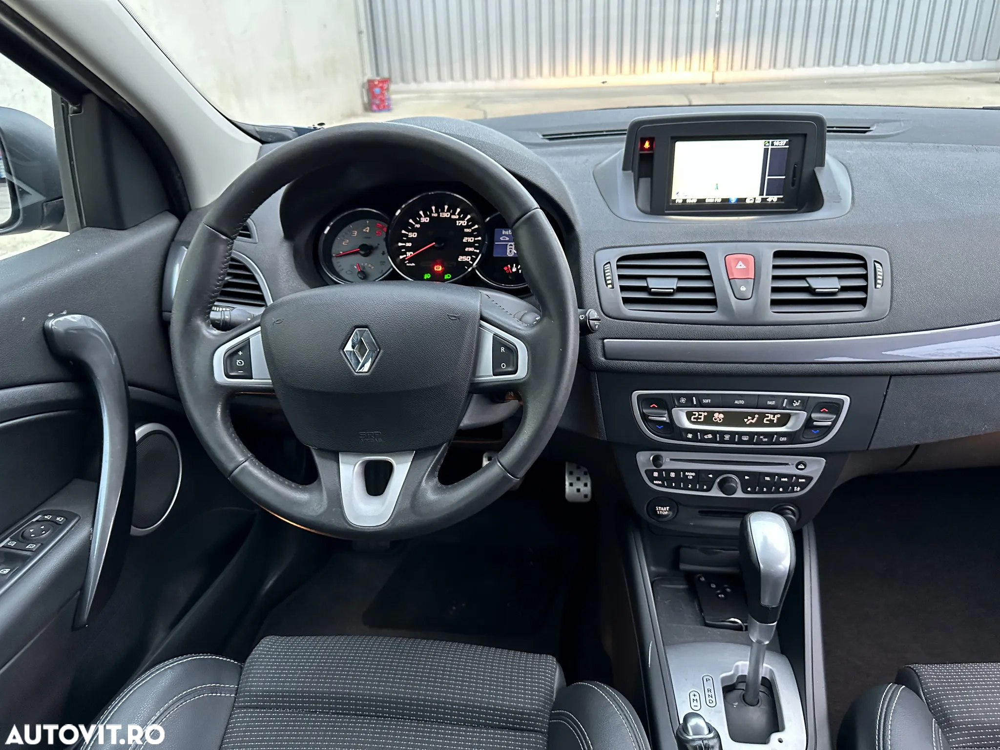 Renault Megane dCi 110 FAP EDC Dynamique - 9