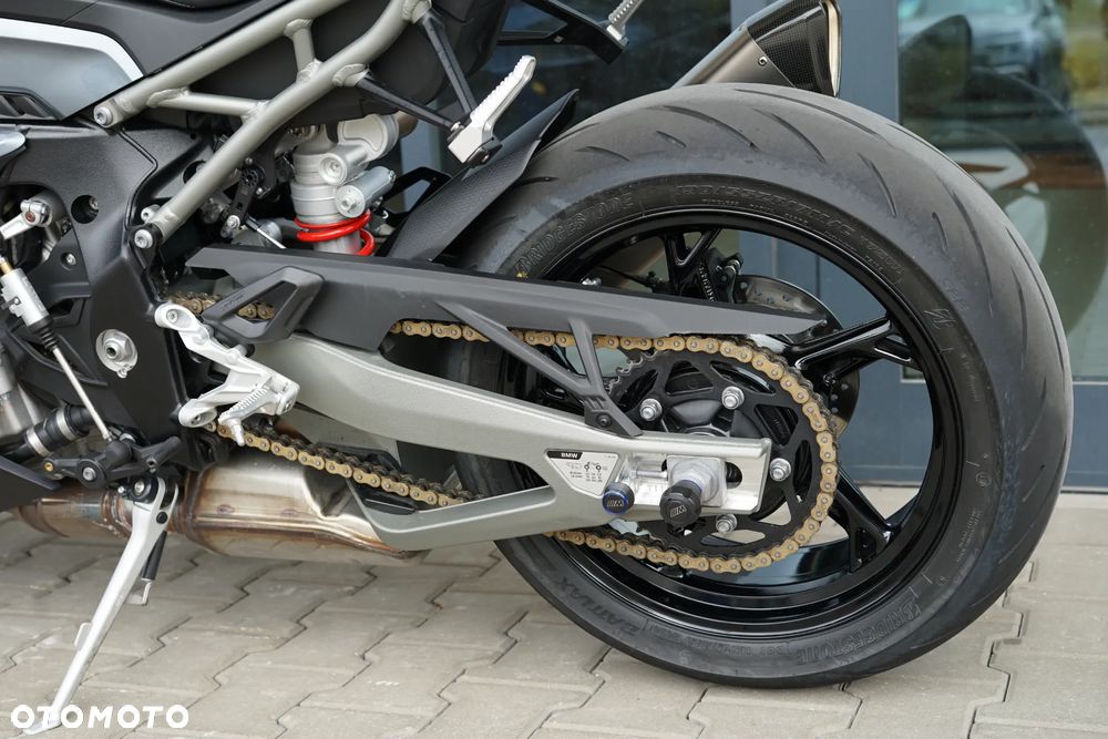 BMW S - 32