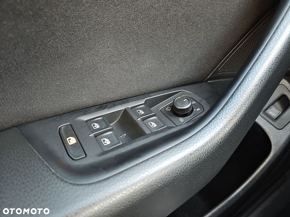 Volkswagen Passat - 33