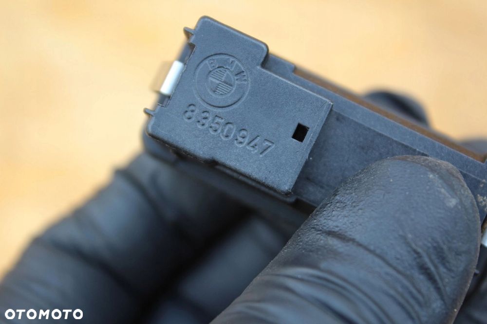 przełącznik świateł awaryjnych BMW e38 e39 8350947 - 3