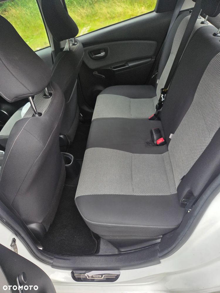 Toyota Yaris Hybrid 100 Sol - 15