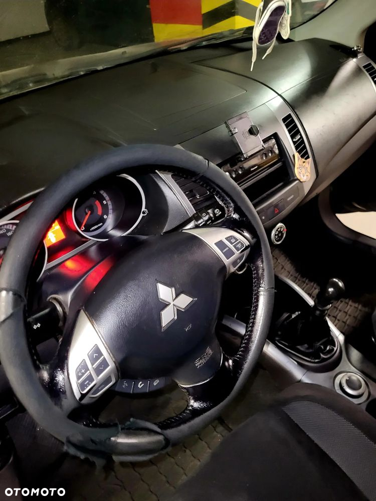 Mitsubishi Outlander 2.0 DID Intense + - 6
