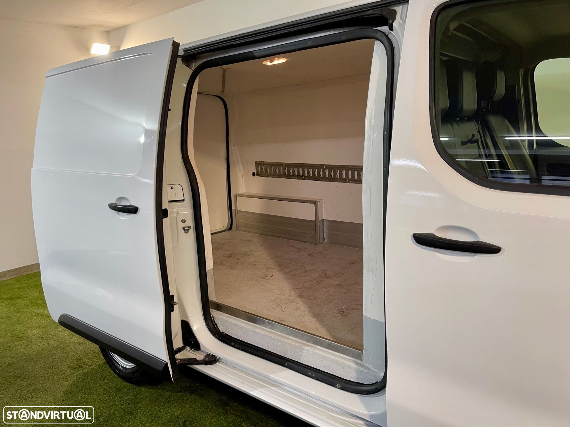 Peugeot Expert 2.0 BlueHDi L2H1 Premium Standard - 21