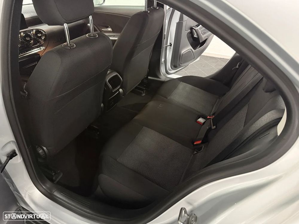 Mercedes-Benz A 180 Limousine d Business Solutions Frota Aut. - 24