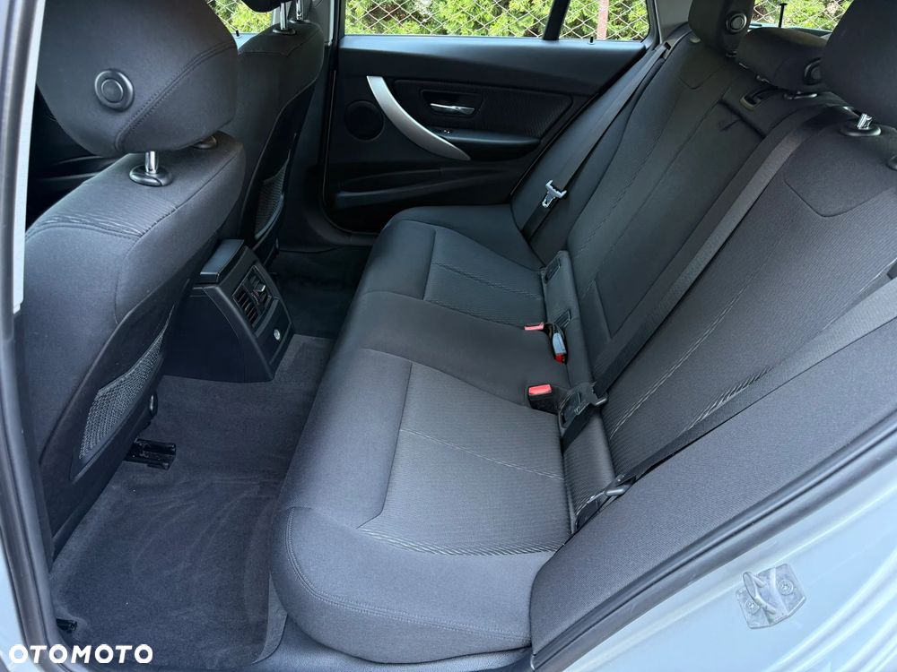 BMW Seria 3 318i Advantage - 21