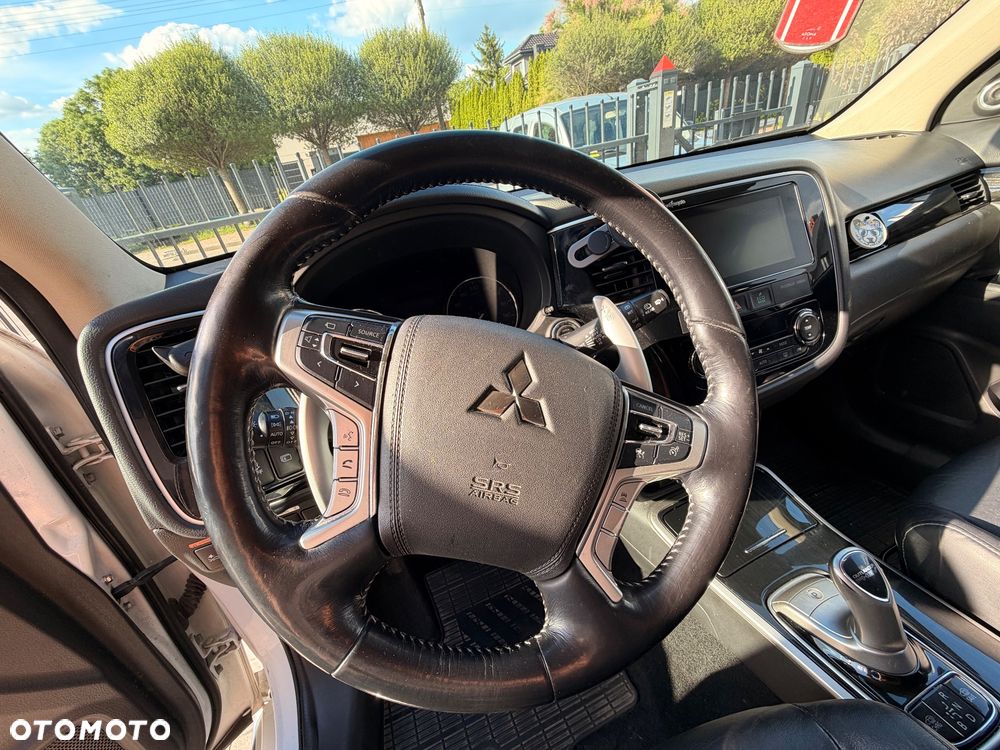 Mitsubishi Outlander 2.0 Instyle Navi 4WD CVT - 25