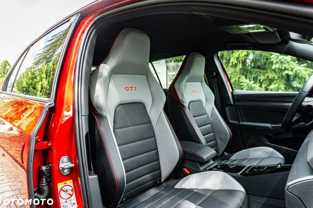 Volkswagen Golf - 33