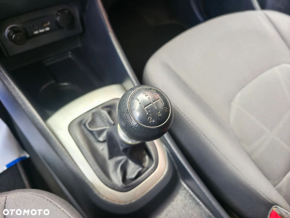 Kia Rio 1.2 L - 13