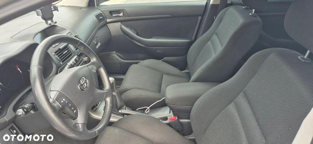 Toyota Avensis 2.0 VVT-i Combi Edition - 15