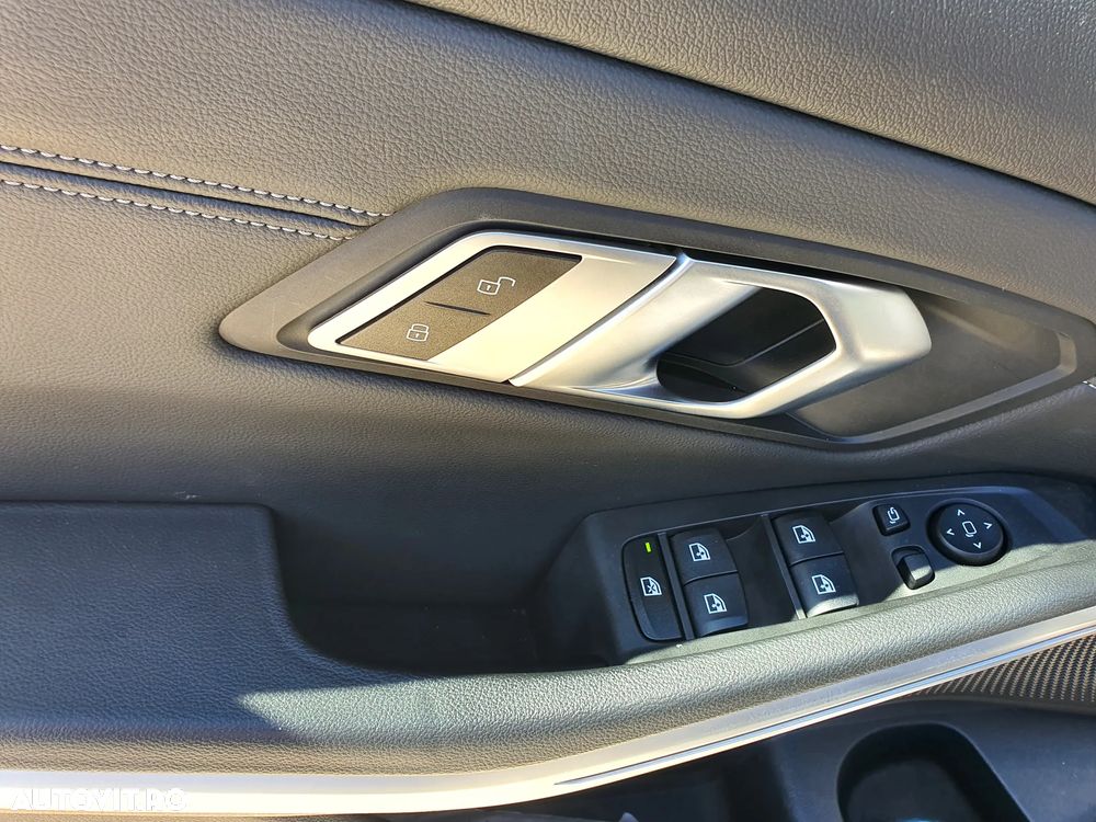 BMW Seria 3 320d xDrive AT M Sport - 13