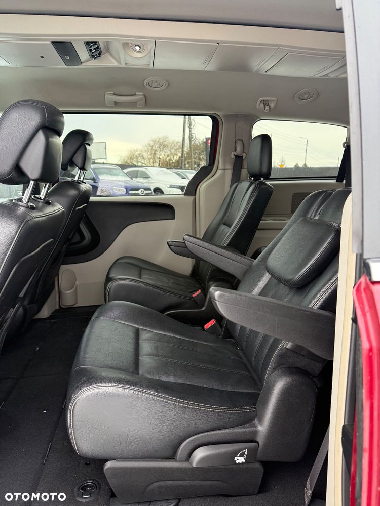 Chrysler Town & Country 3.6 Limited - 17