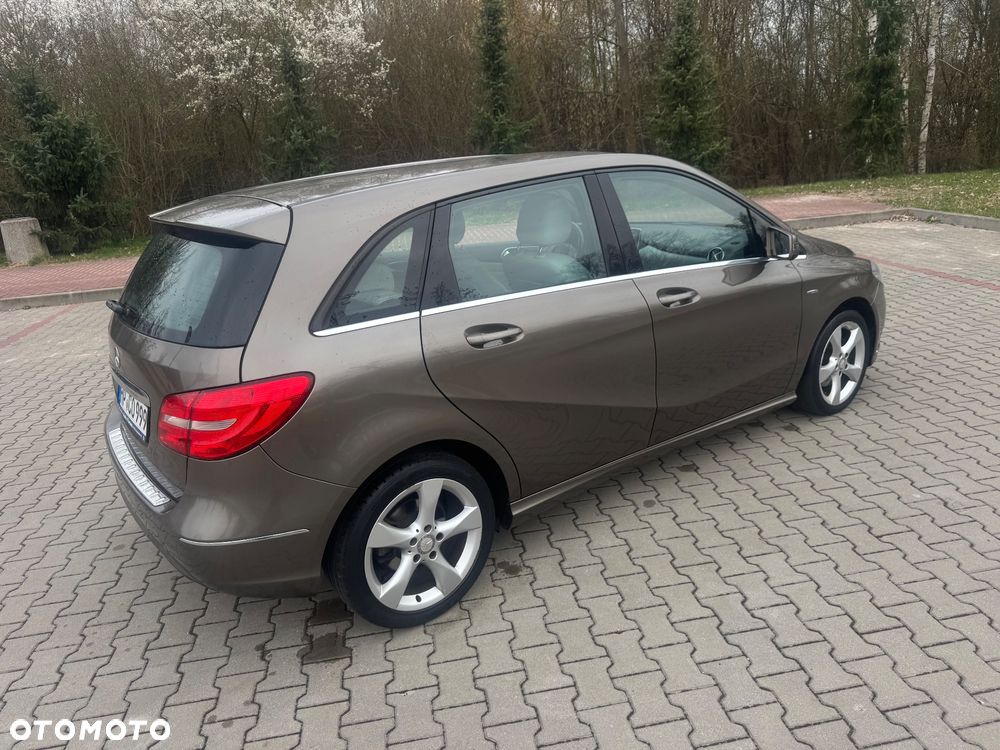 Mercedes-Benz Klasa B 180 BlueEFFICIENCY Edition Style - 14