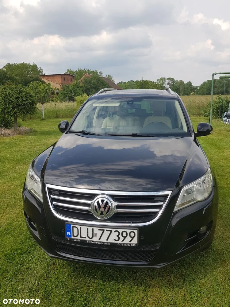 Volkswagen Tiguan - 1