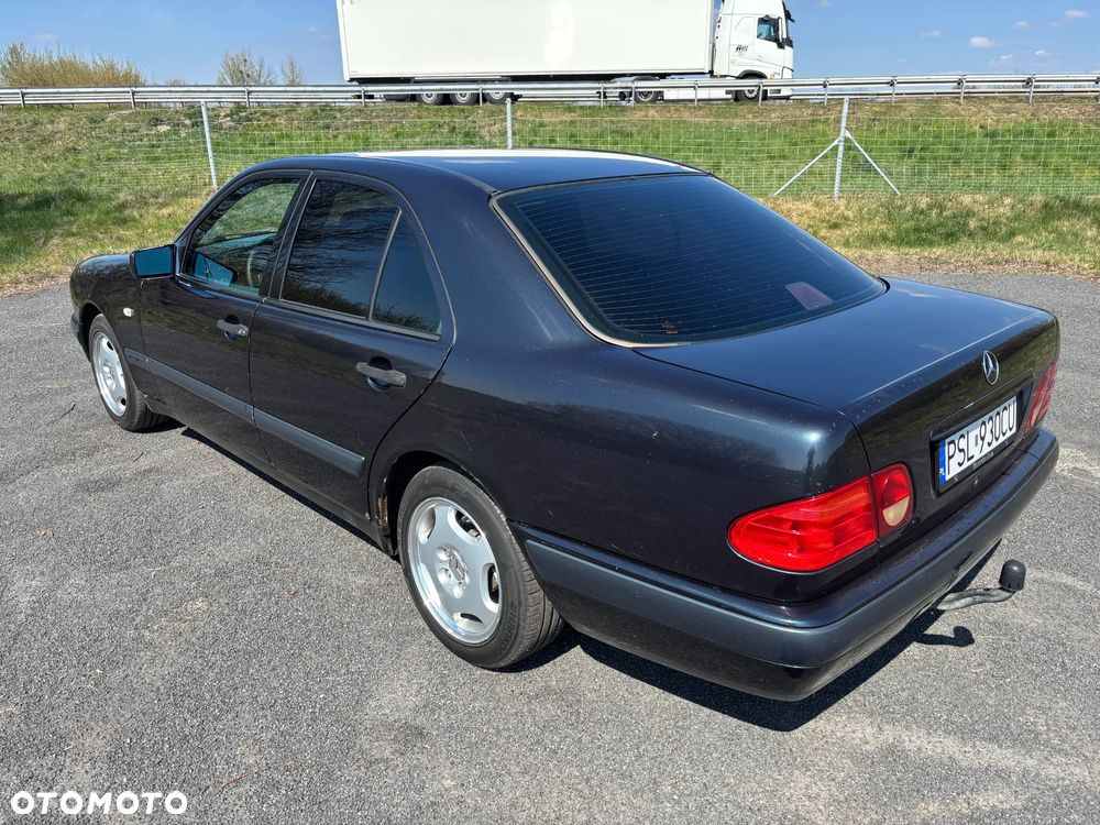 Mercedes-Benz Klasa E 200 - 6