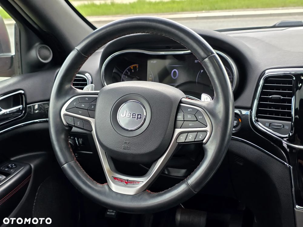 Jeep Grand Cherokee - 24
