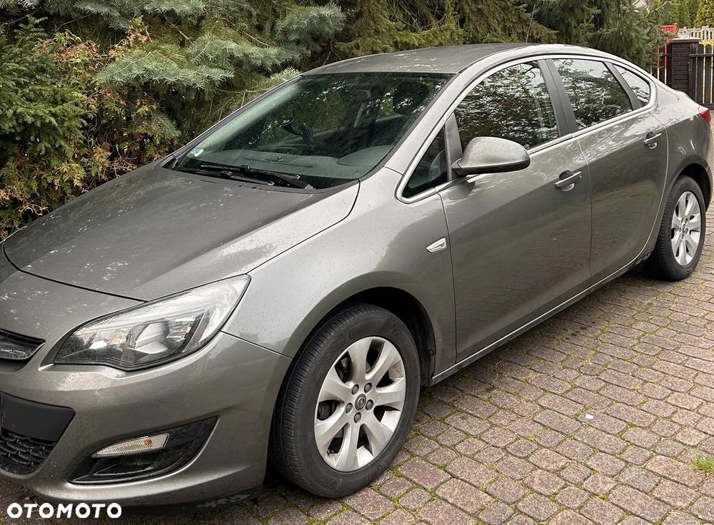 Opel Astra IV 1.4 T Active - 2