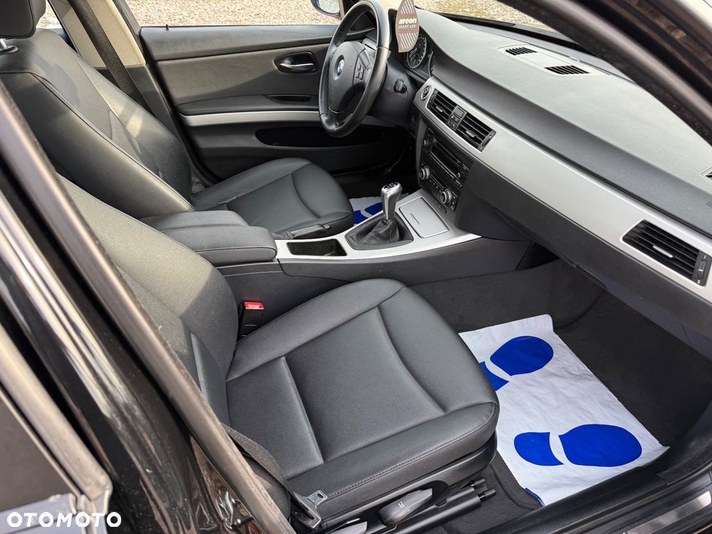 BMW Seria 3 318d DPF Edition Exclusive - 11