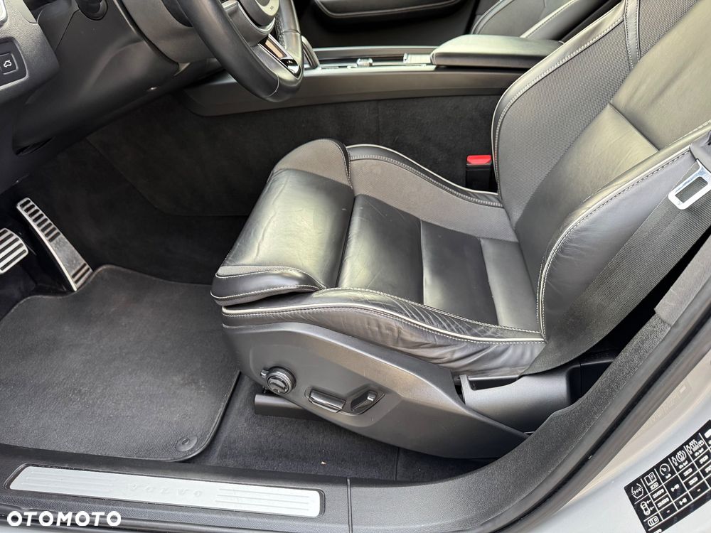 Volvo XC 60 B4 D AWD R-Design - 22