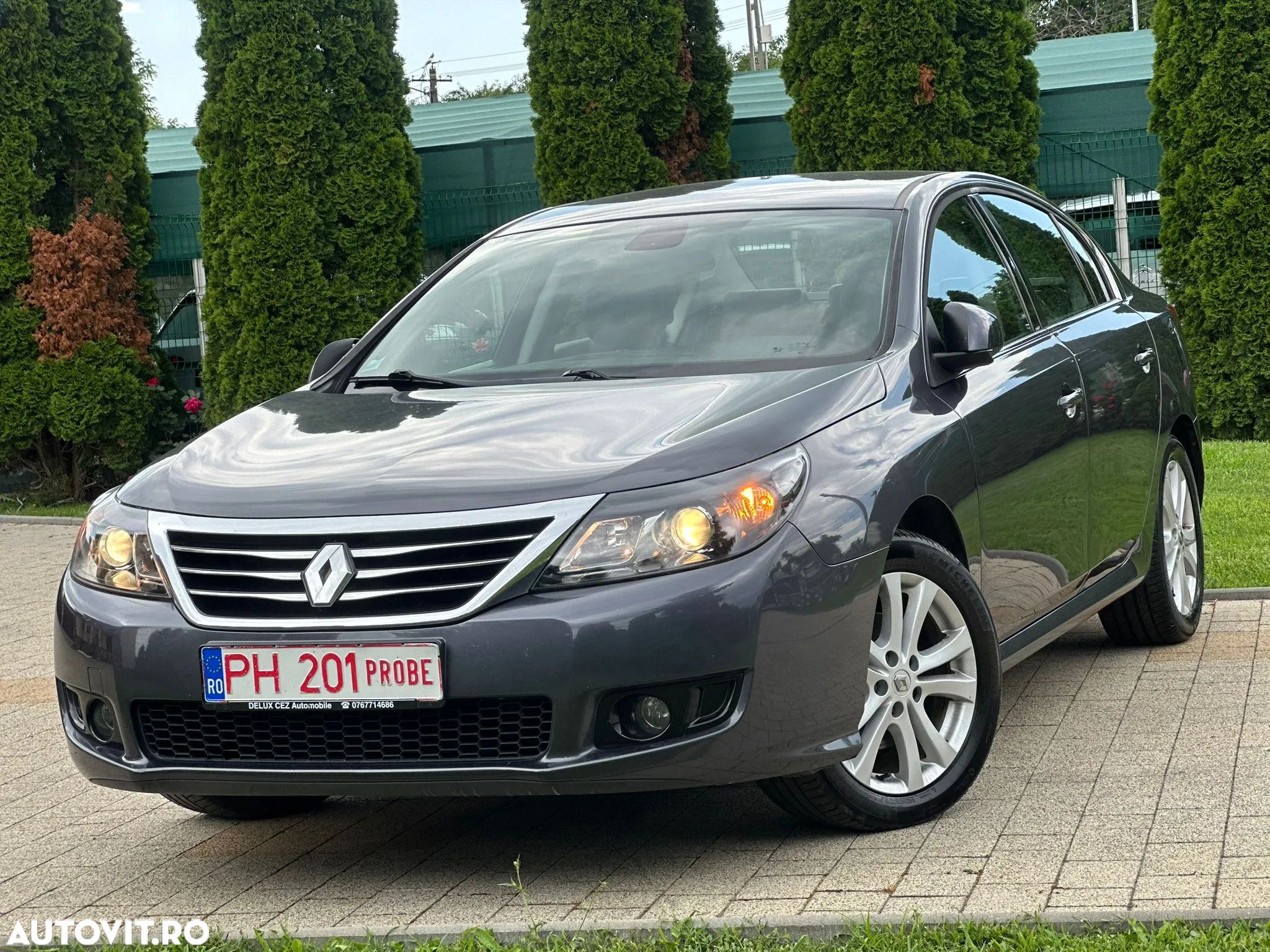 Renault Latitude 2.0 dCi Luxury - 1