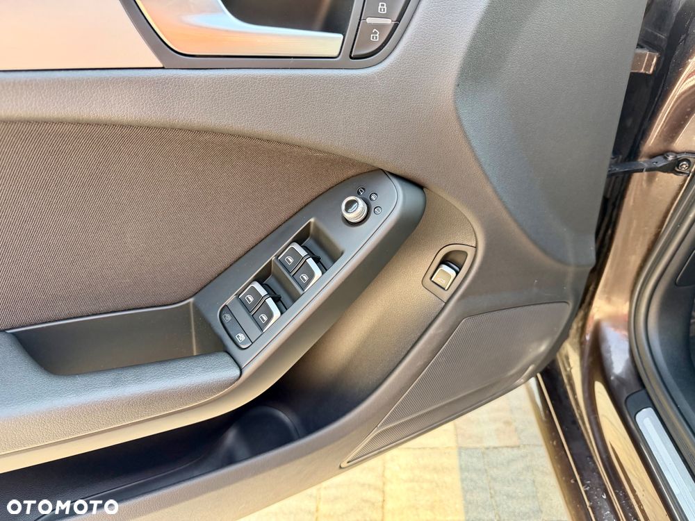 Audi A4 Avant 2.0 TDI DPF clean diesel multitronic S line Sportpaket - 15