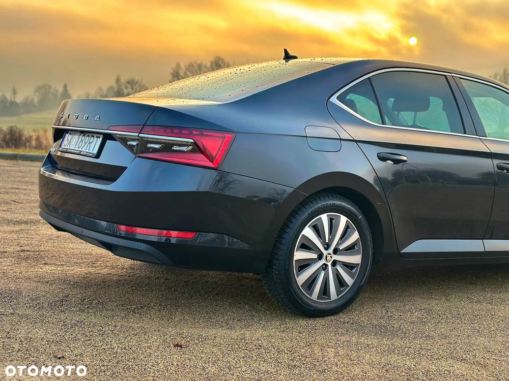 Skoda Superb 2.0 TDI SCR Style DSG - 4