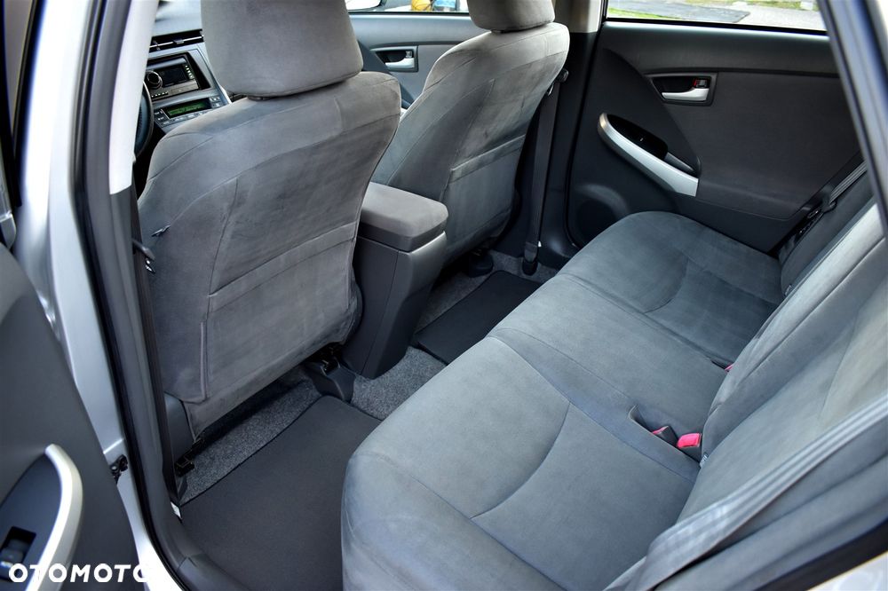 Toyota Prius (Hybrid) Executive - 13