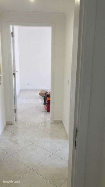 Arrendamento T2 Remodelado em Cacilhas - 1050€ Negociáveis - Grande imagem: 5/8