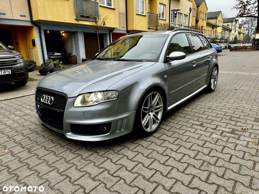 Audi RS4 Avant - 9