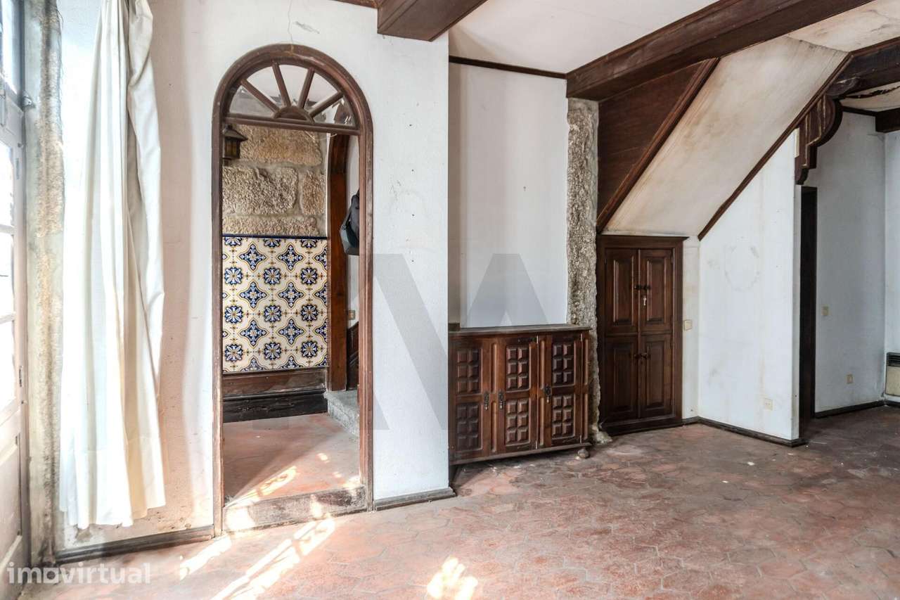 Prédio para reabilitar no centro histórico de Guimarães - Grande imagem: 5/41