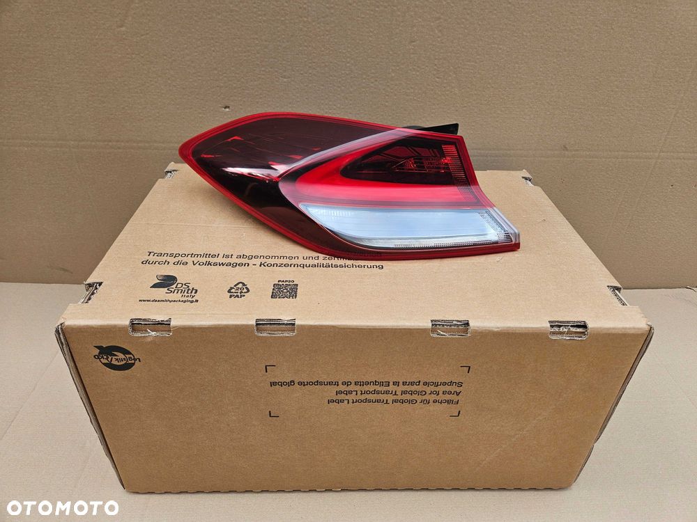 HYUNDAI I30 i30 FASTBACK lampa lewa tył lewa tylna 92401G4450