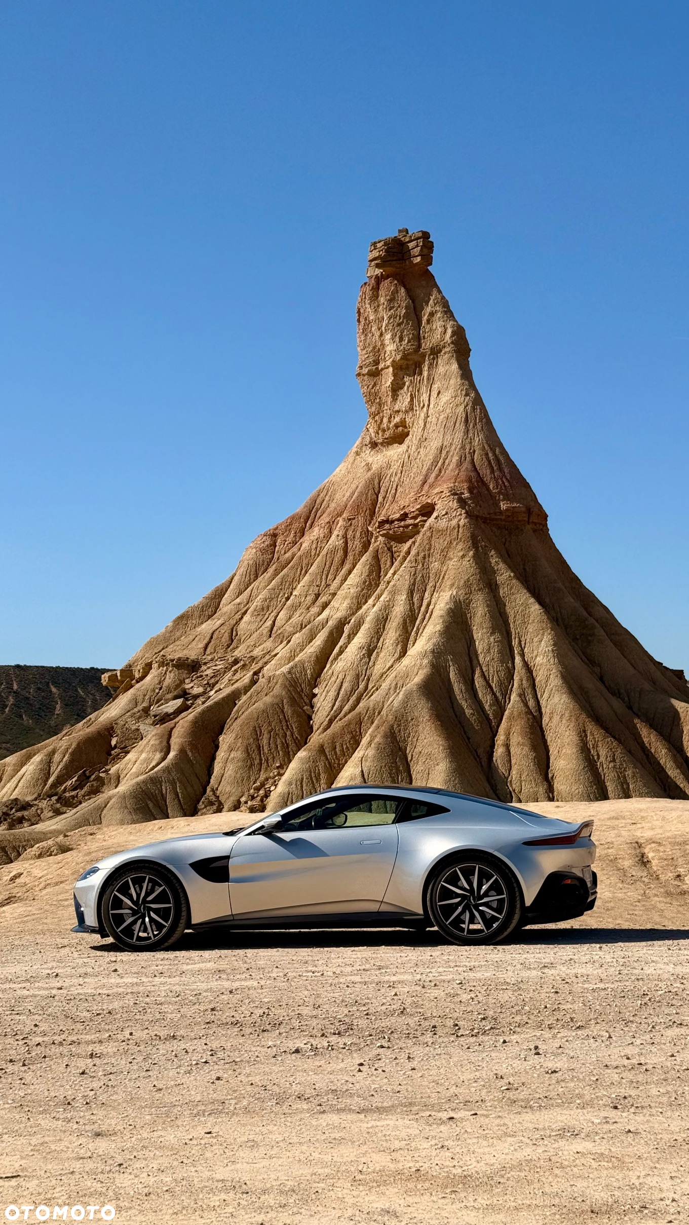 Aston Martin Vantage - 6