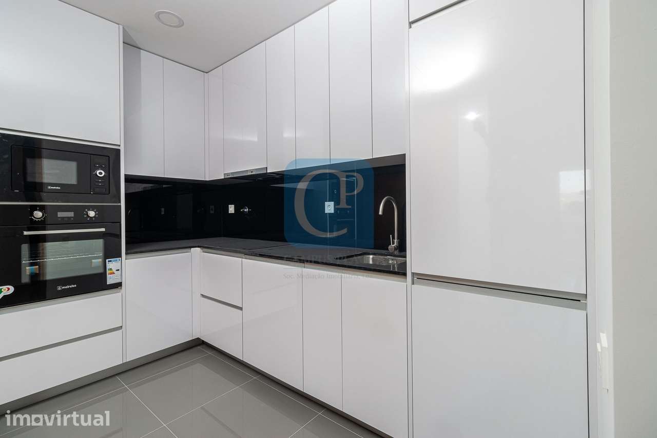 Apartamento T2 com varanda, ao Hospital S. João, em Paranhos - Grande imagem: 3/12