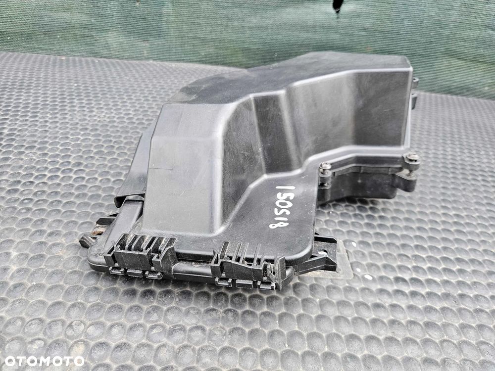 Obudowa Oslona Skrzynka Bezpiecznikow Pokrywa Uszczelka Komputer Sterownik Silnika Europa Audi A6 C6 - 26