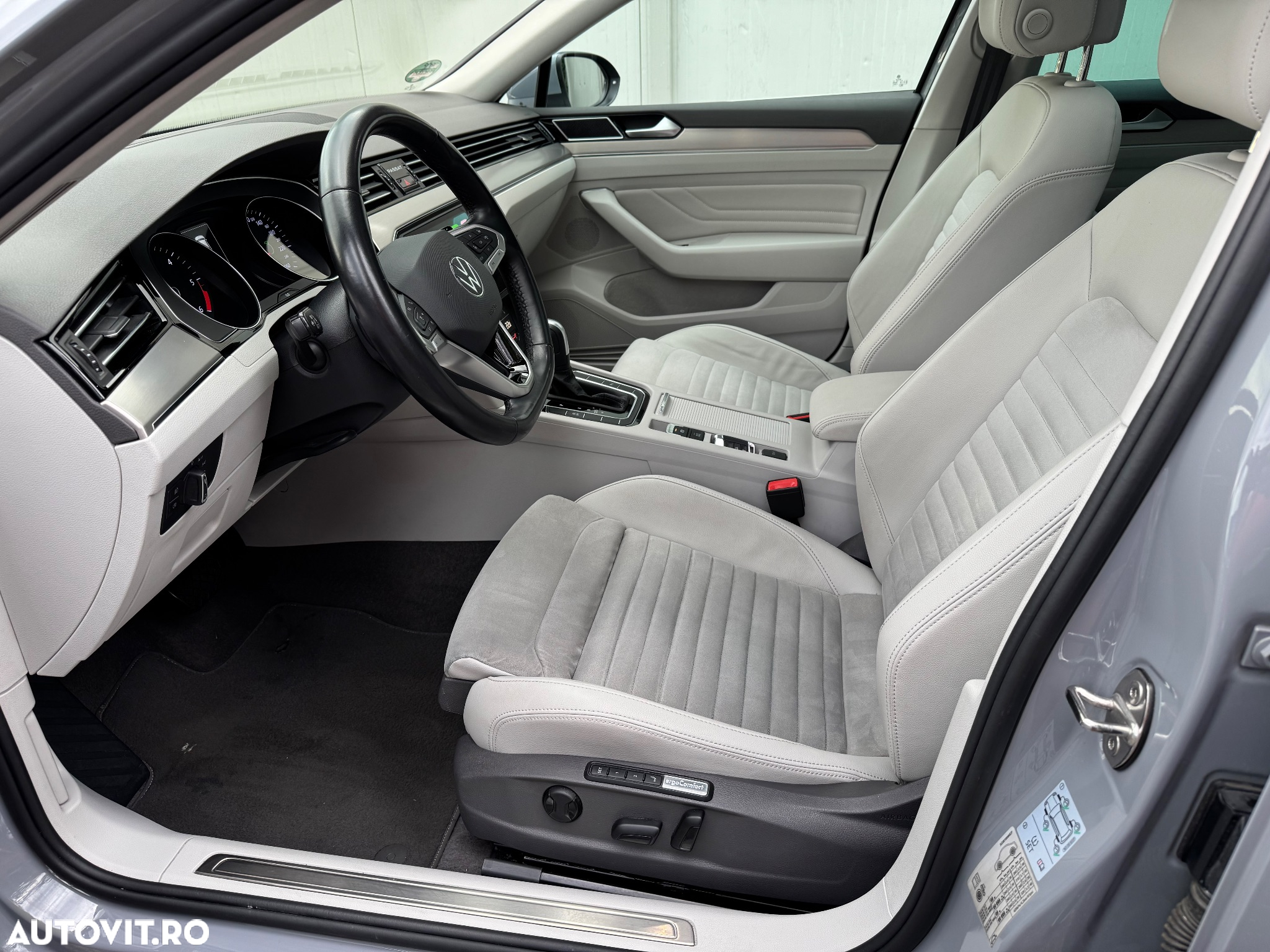 Volkswagen Passat Variant 2.0 TDI SCR DSG Elegance - 24