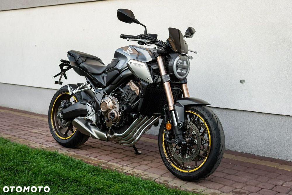Honda CB - 1
