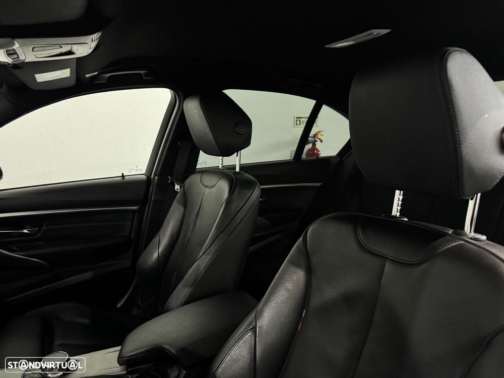 BMW 320 i Pack M Auto - 11