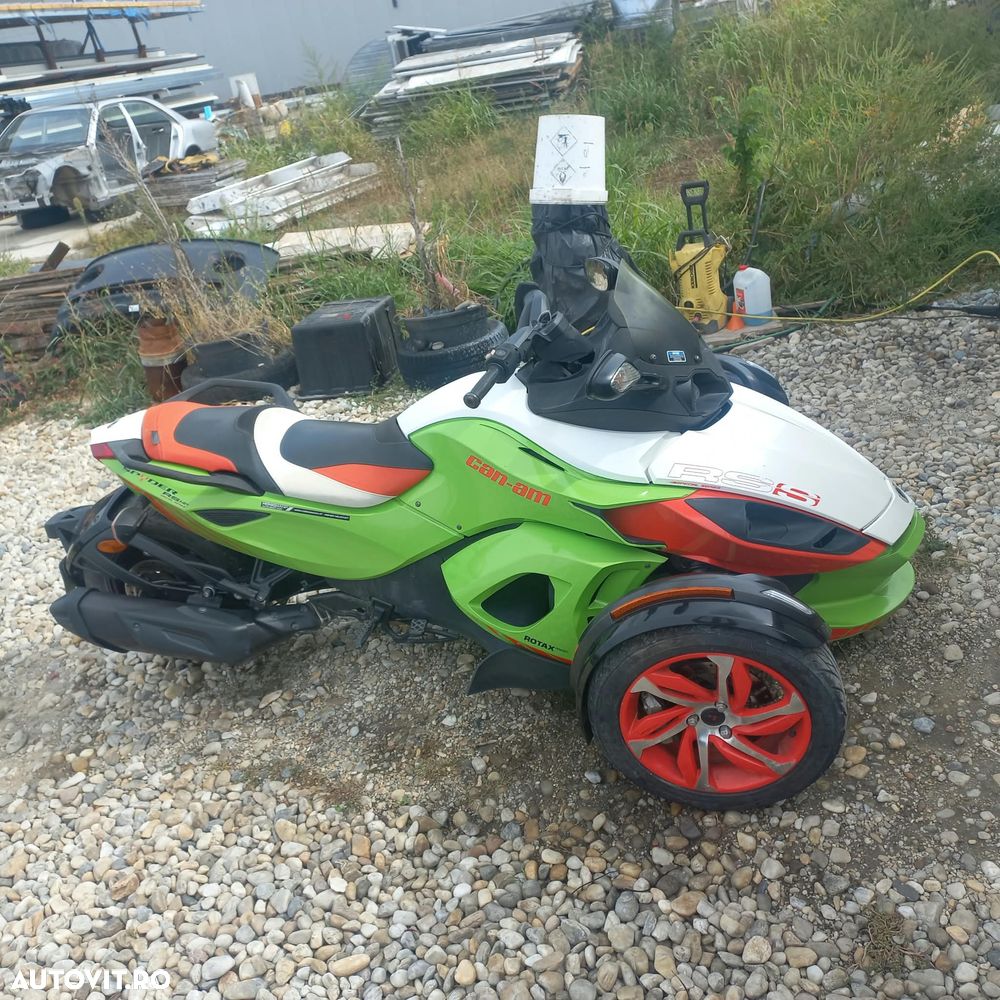 Can-Am Spyder - 2