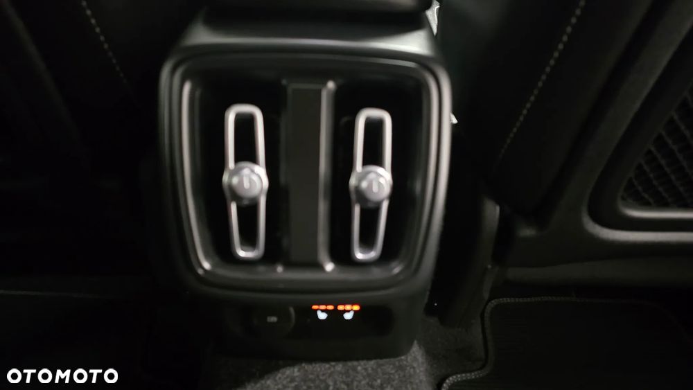 Volvo XC 40 D4 AWD Geartronic R-Design - 16