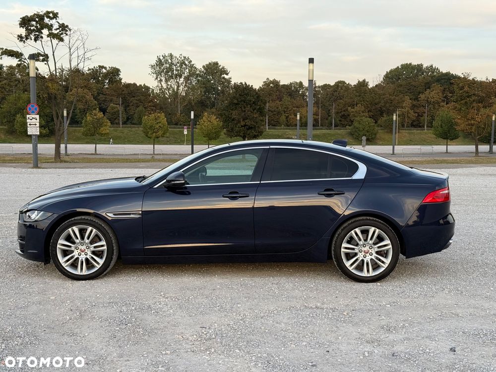 Jaguar XE 25t AWD Prestige - 4