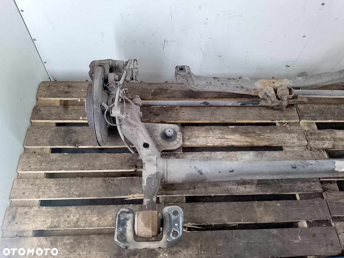 BELKA ZAWIESZENIA, OŚ TYŁ  OPEL ZAFIRA C 1.8 - 2