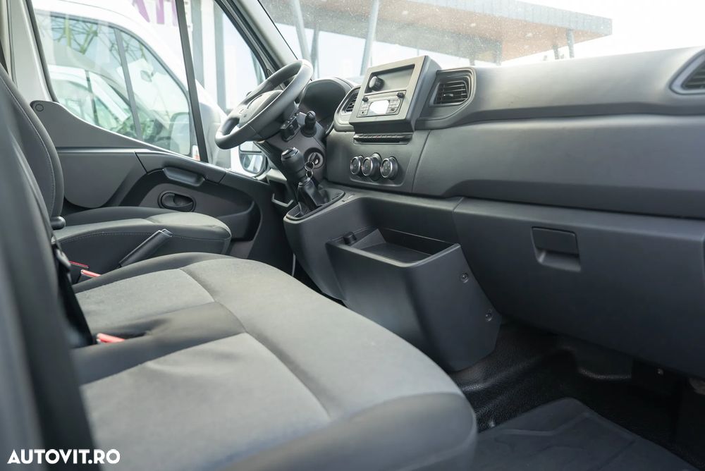 Renault Master 2.3 Blue dCi 145 TT Combi 3,5t L2H2 8+1 - 16