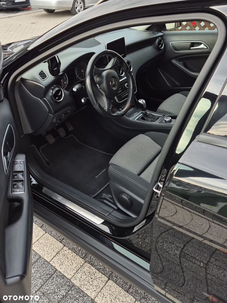 Mercedes-Benz GLA 180 - 8