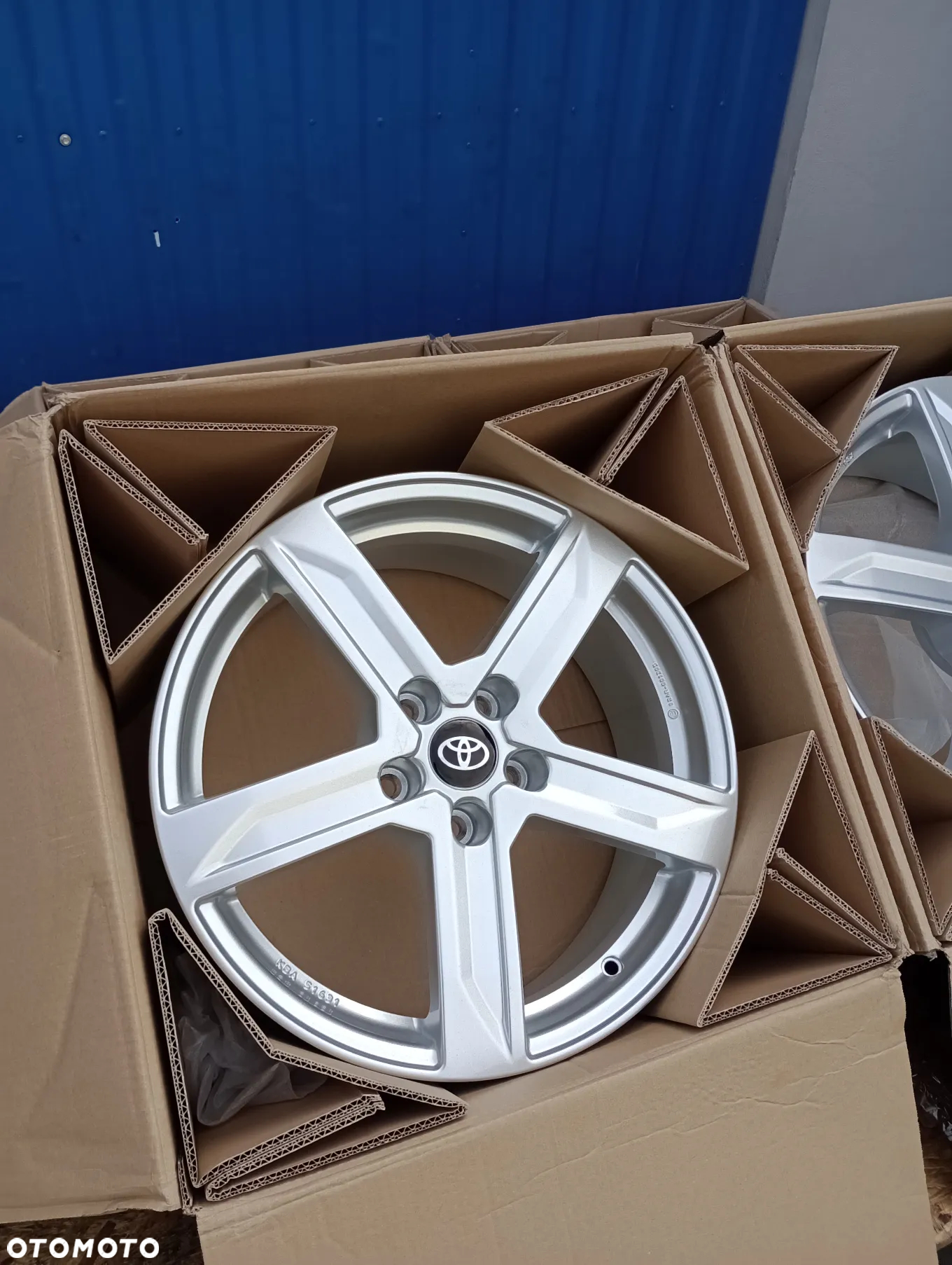 FELGI ALUMINIOWE 5x114 R18 7,5J ET35 BROCK TOYOTA AVENSIS bZ4X CAMRY C-HR COROLLA PREVIA PRIUS+ RAV4 VERSO YARIS - 7