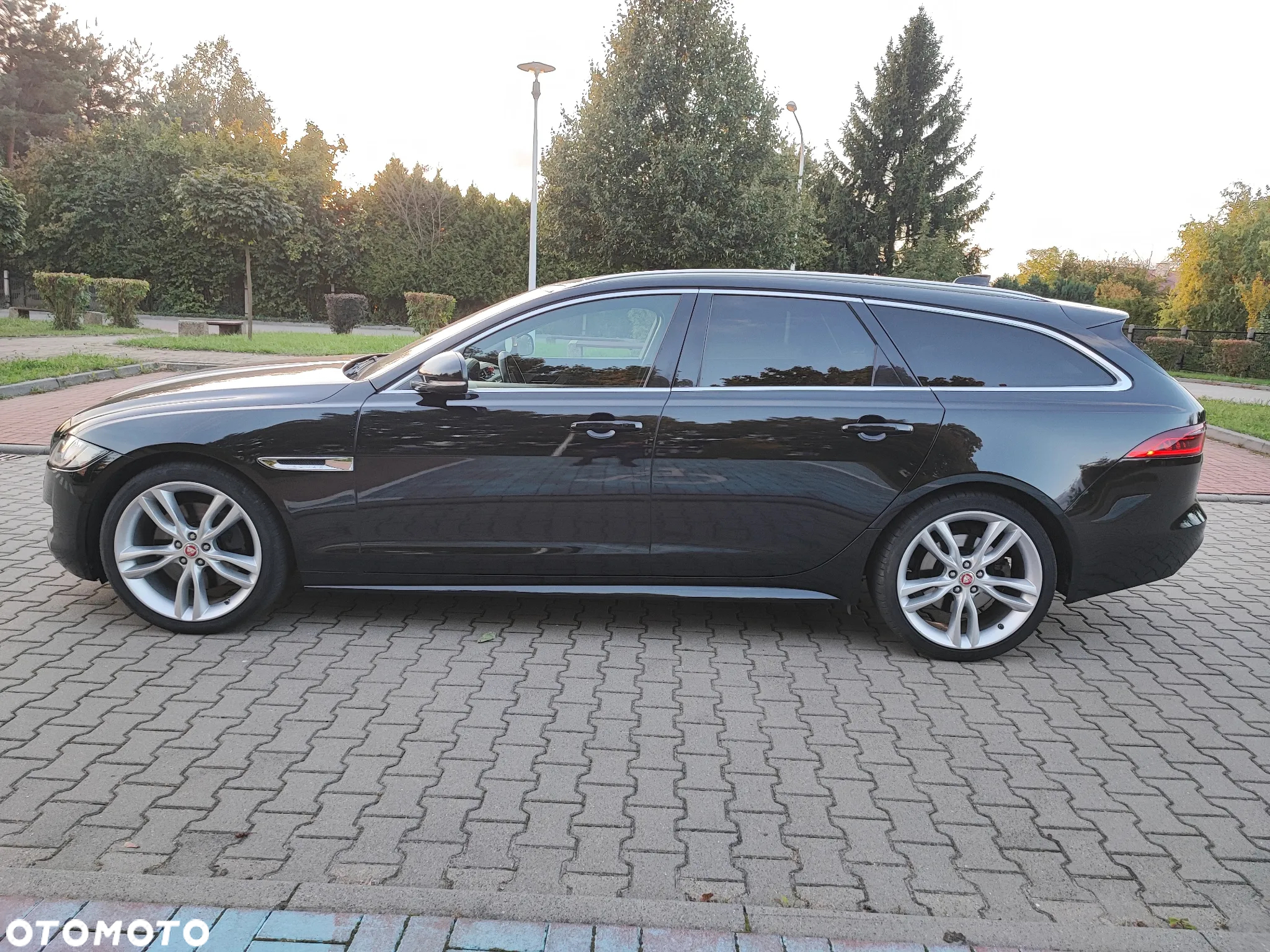 Jaguar XF 30d Sportbrake Portfolio - 6