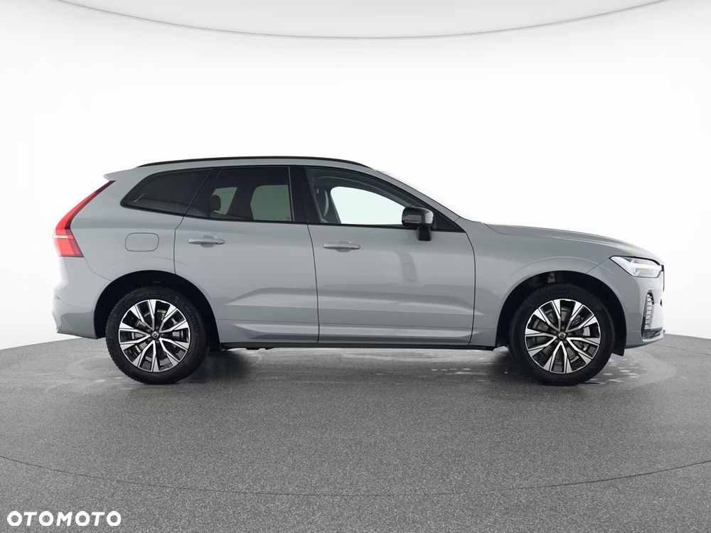 Volvo XC 60 B4 D AWD Plus Dark - 4